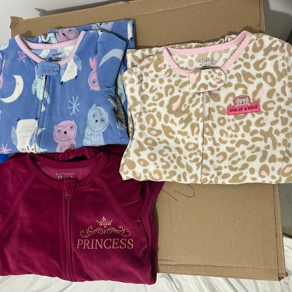 16 total 24mo / 2t winter pajamas 5 sets 11 one pc all dry cleaned - Picture 9 of 9